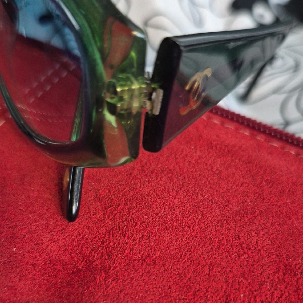 Authentic! Chanel Green / Blue/Sunglasses with Classic Design - Picture 9 of 10